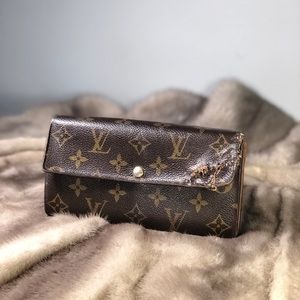 Louis Vuitton Wallet - Damaged